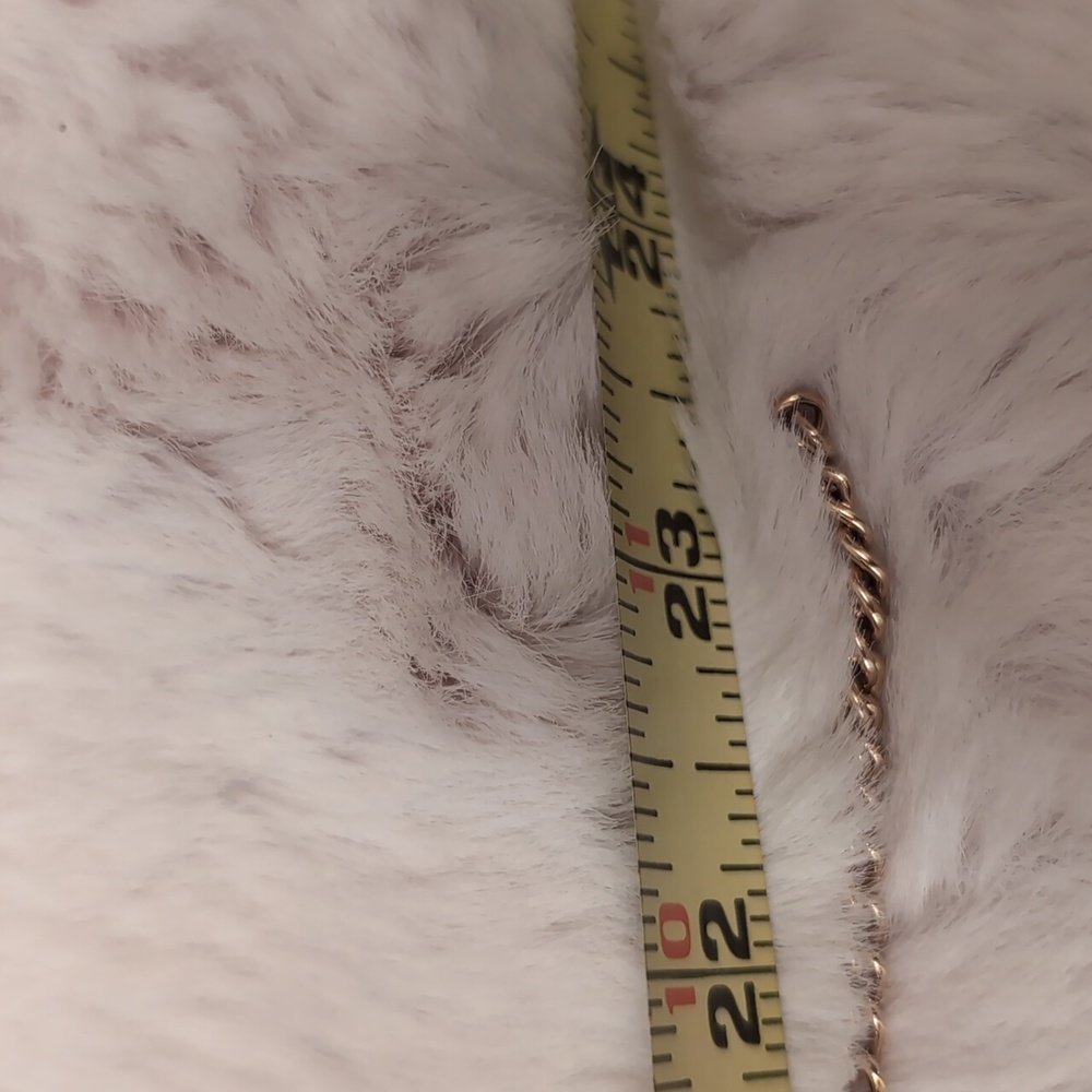 Avon| Vintage Apricot Cameo with Gold Toned Border and Rear Detailing - Picture 10 of 10